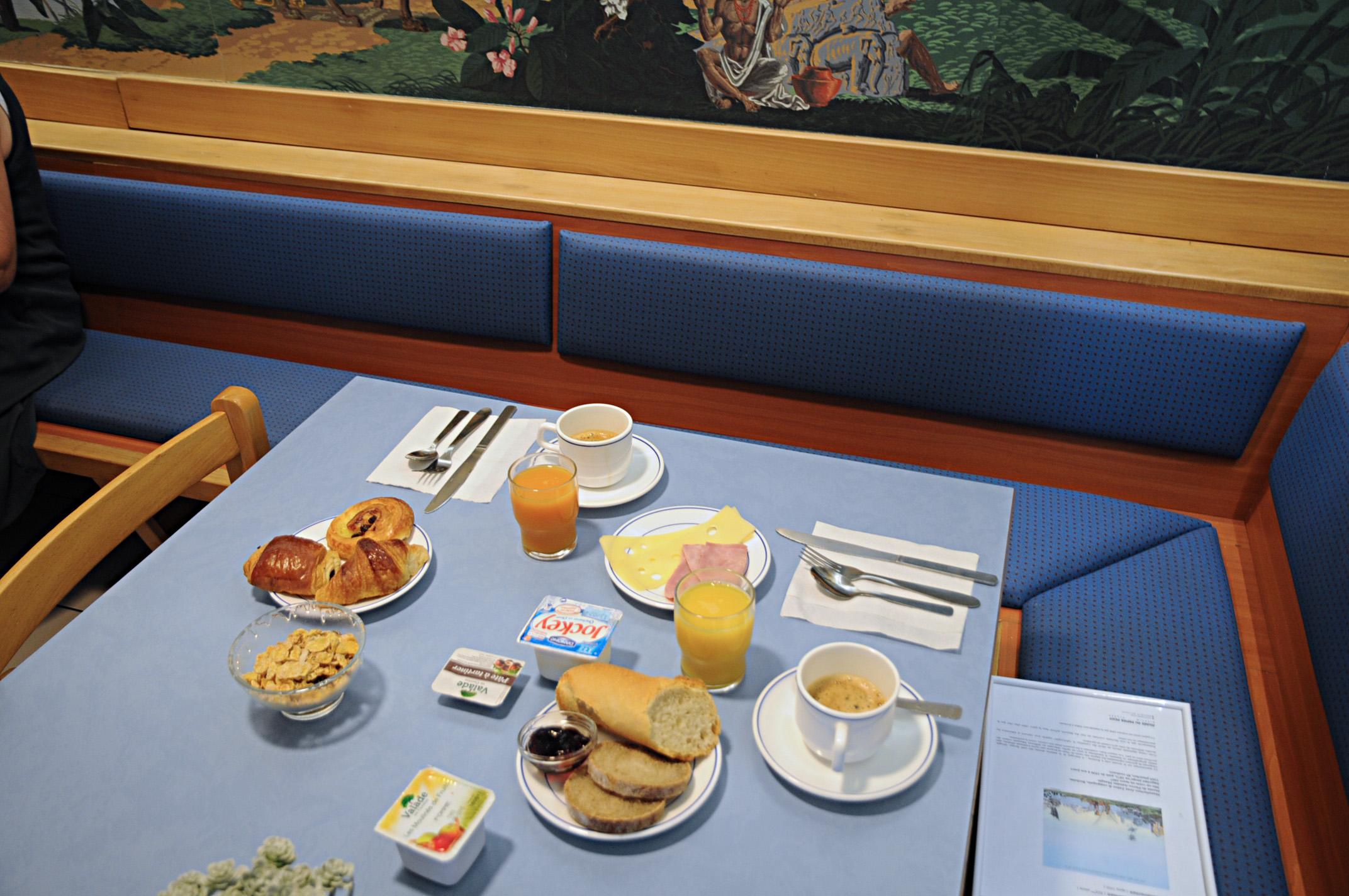 B&B Hotel Strasbourg Aeroport Holtzheim Exteriör bild
