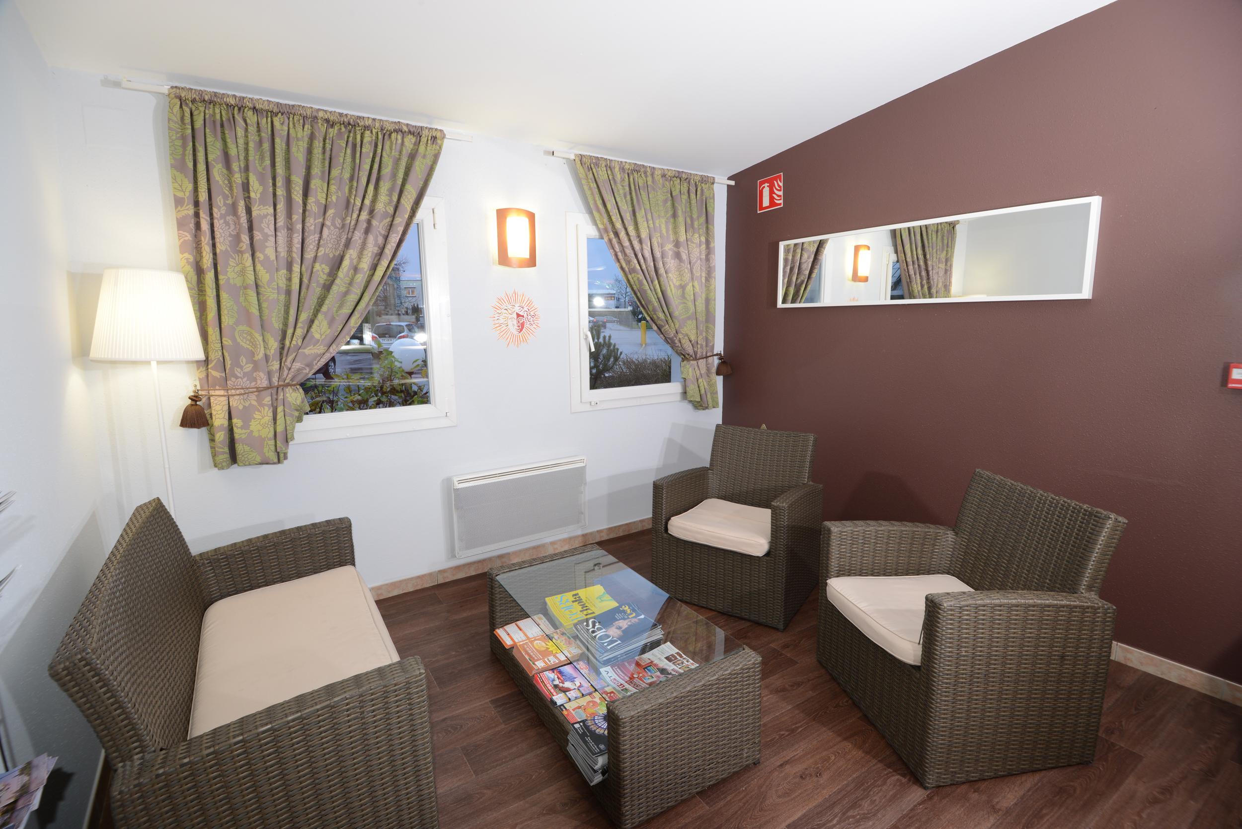 B&B Hotel Strasbourg Aeroport Holtzheim Exteriör bild