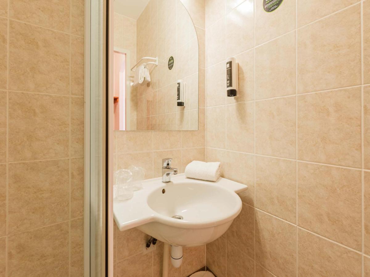 B&B Hotel Strasbourg Aeroport Holtzheim Exteriör bild