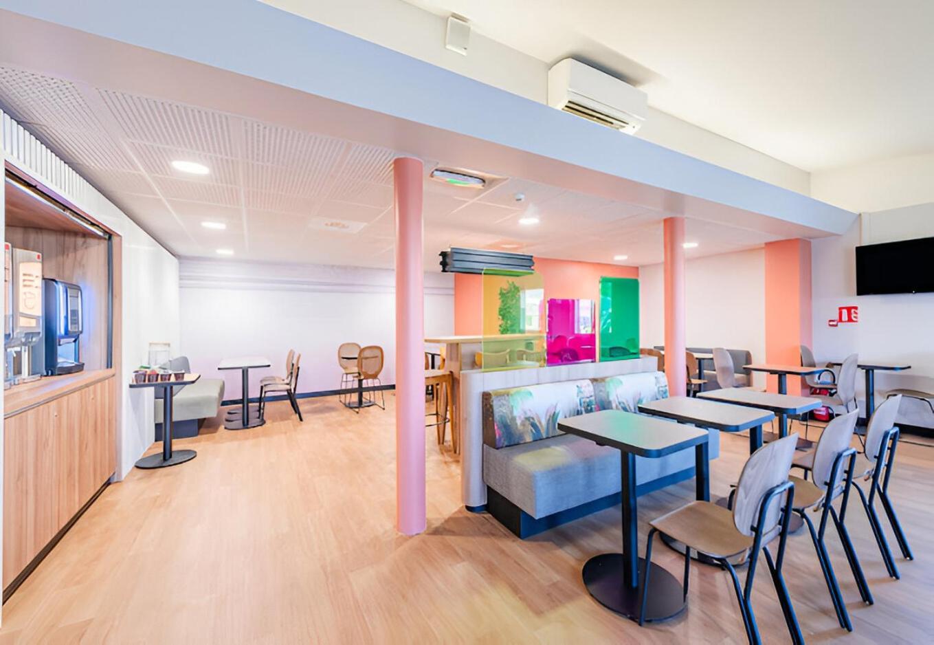 B&B Hotel Strasbourg Aeroport Holtzheim Exteriör bild