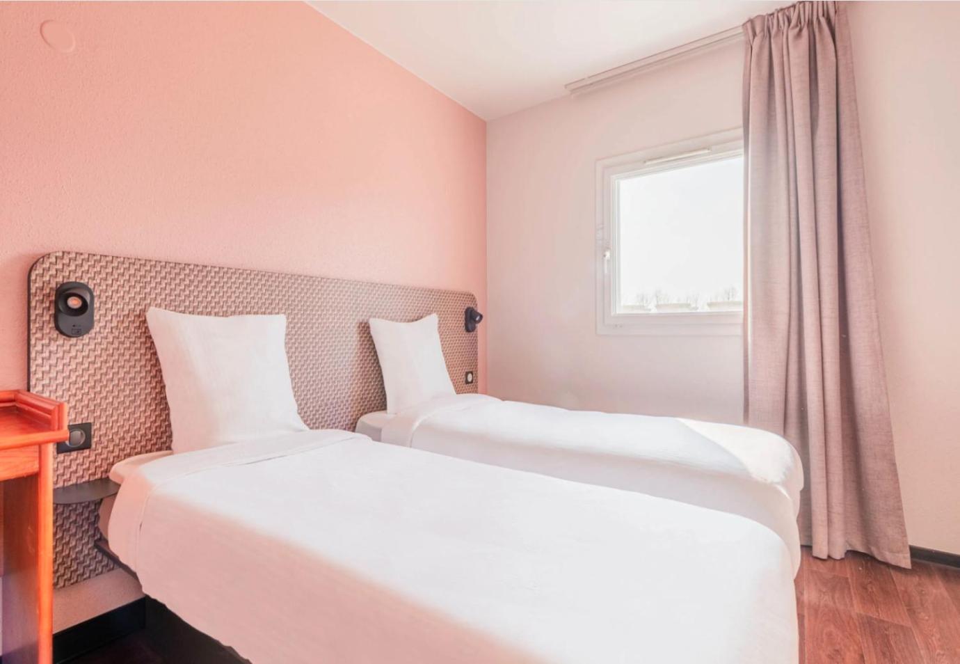 B&B Hotel Strasbourg Aeroport Holtzheim Exteriör bild