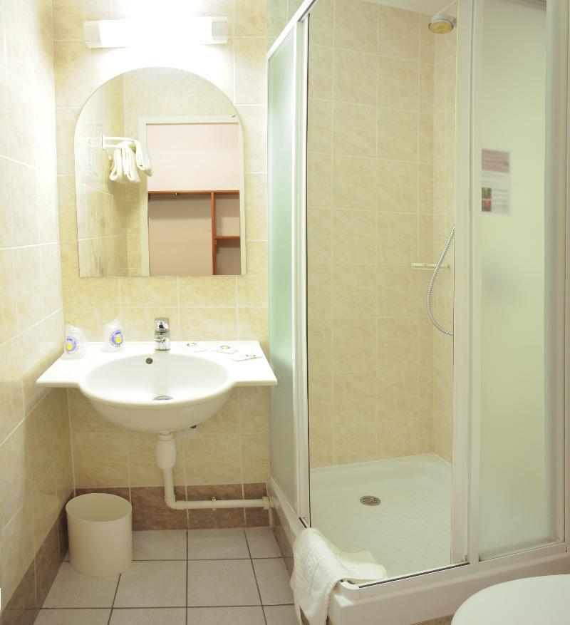 B&B Hotel Strasbourg Aeroport Holtzheim Exteriör bild