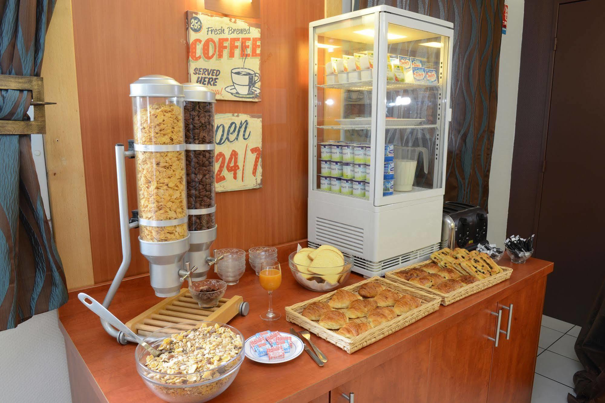 B&B Hotel Strasbourg Aeroport Holtzheim Exteriör bild