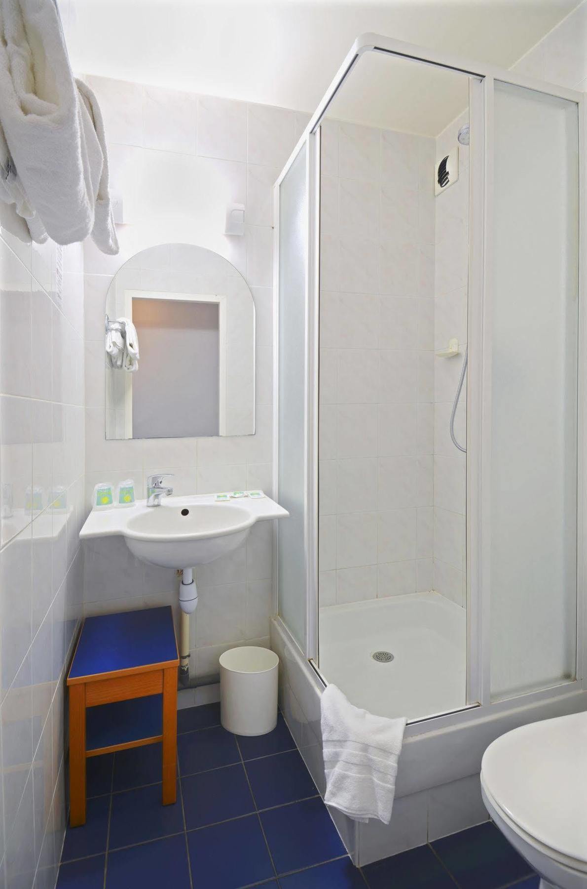 B&B Hotel Strasbourg Aeroport Holtzheim Exteriör bild