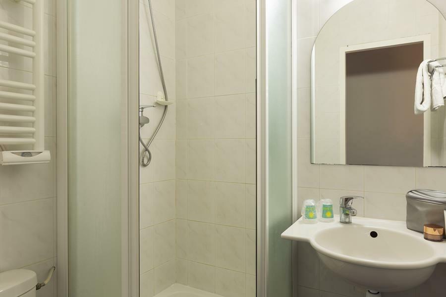 B&B Hotel Strasbourg Aeroport Holtzheim Exteriör bild